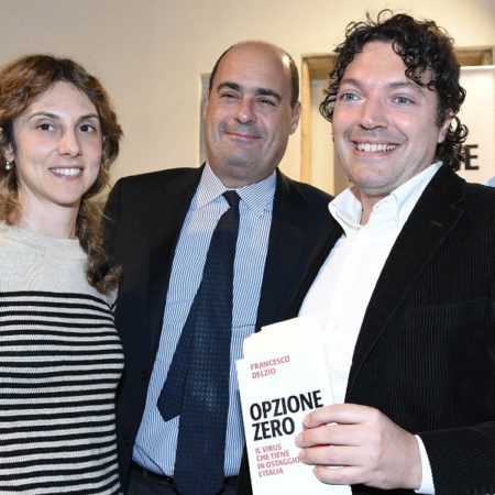 FOTO-con-MADIA-e-ZINGARETTI-libro